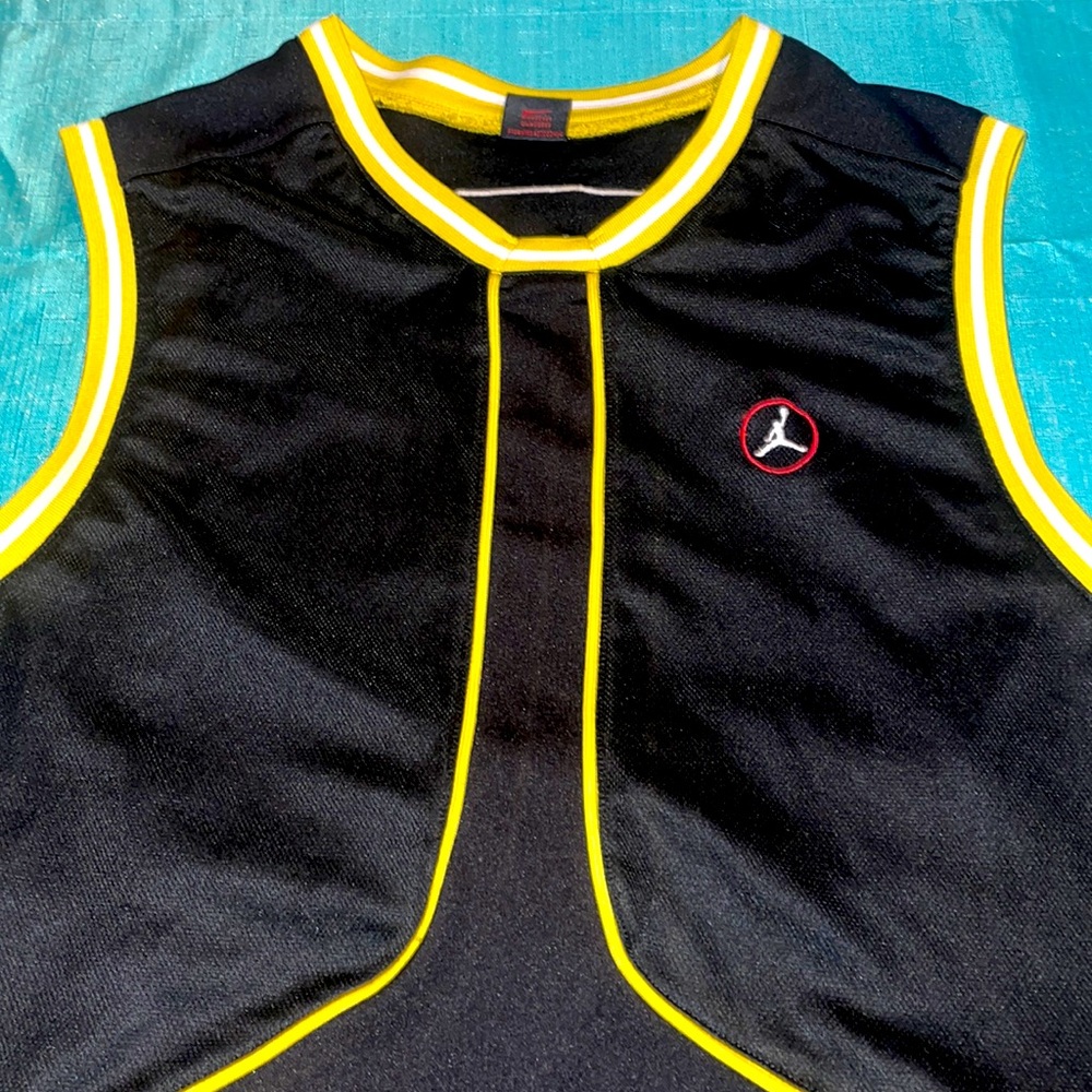 1998 VINTAGE Jordan/Nike Sleeveless top and shorts to match!! Size adult Large.